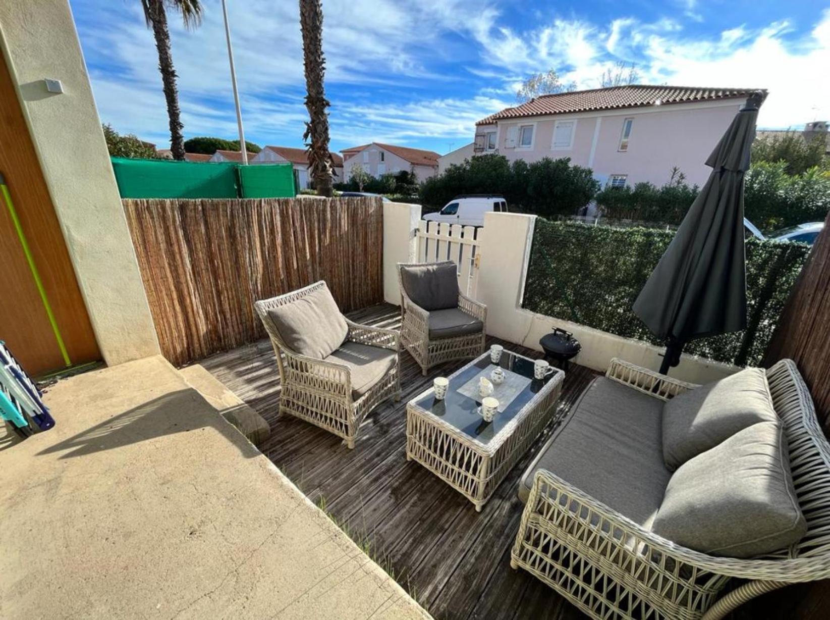 Pavillon 6 Personnes Avec Terrasse Et Place De Parking *